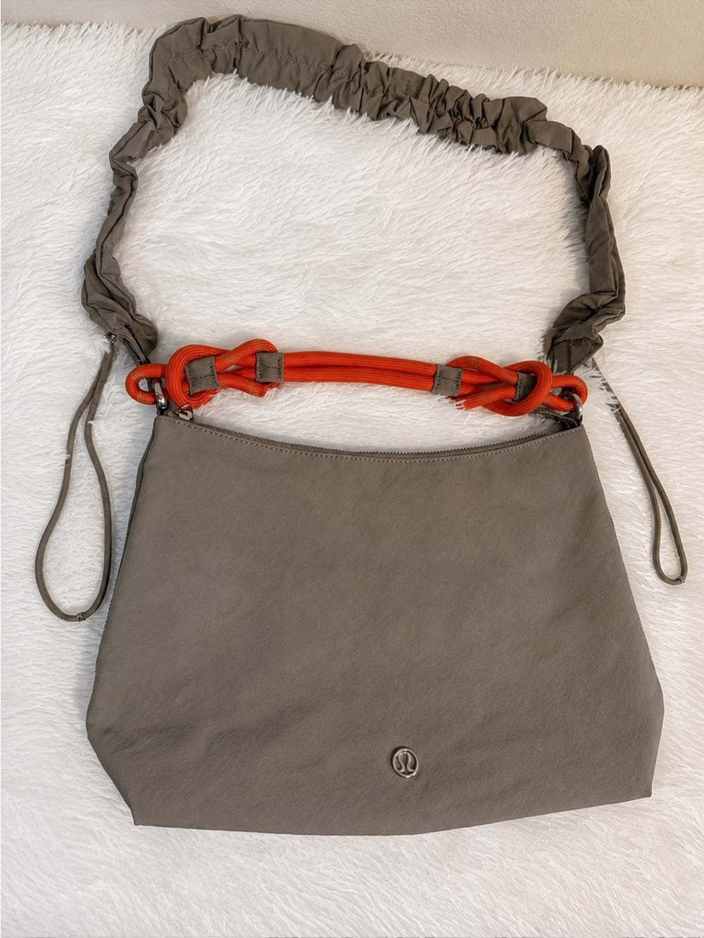 Lululemon Convertible Ruched
Crossbody Bag 6.5L - Warm Ash Grey/Sunburst Orange
